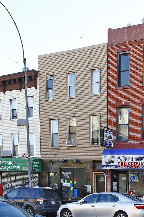 621 Vanderbilt Ave in Brooklyn, NY - Building Photo