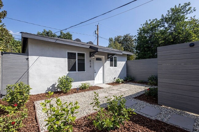 property at 816 N Keystone St