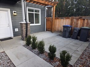 834 Cadder Ave in Kelowna, BC - Building Photo - Building Photo