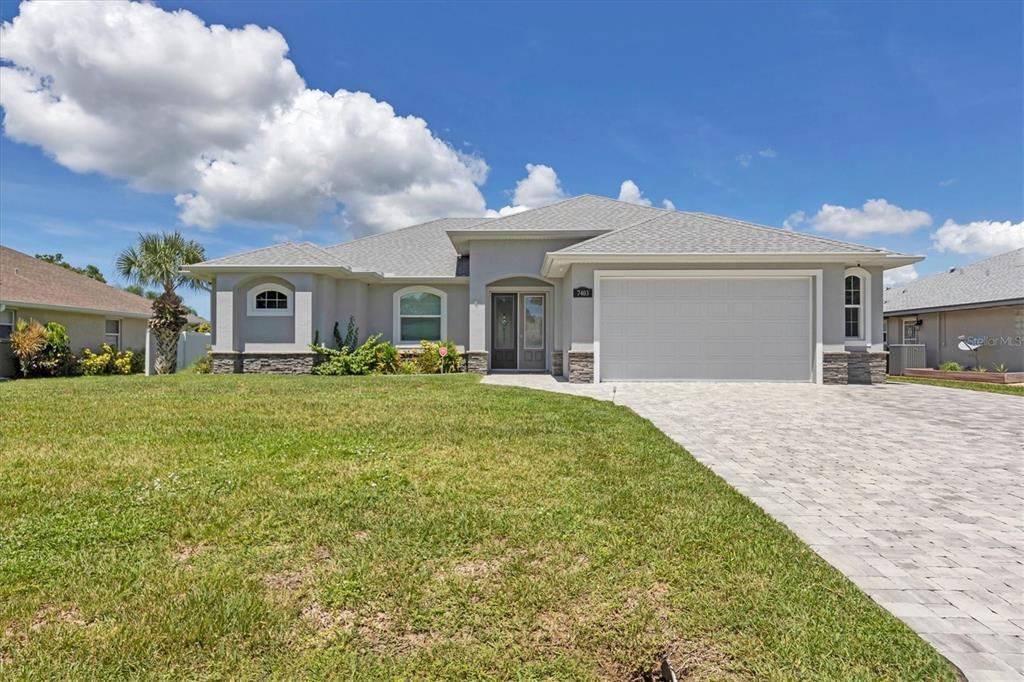 7403 Snow Dr in Englewood, FL - Building Photo