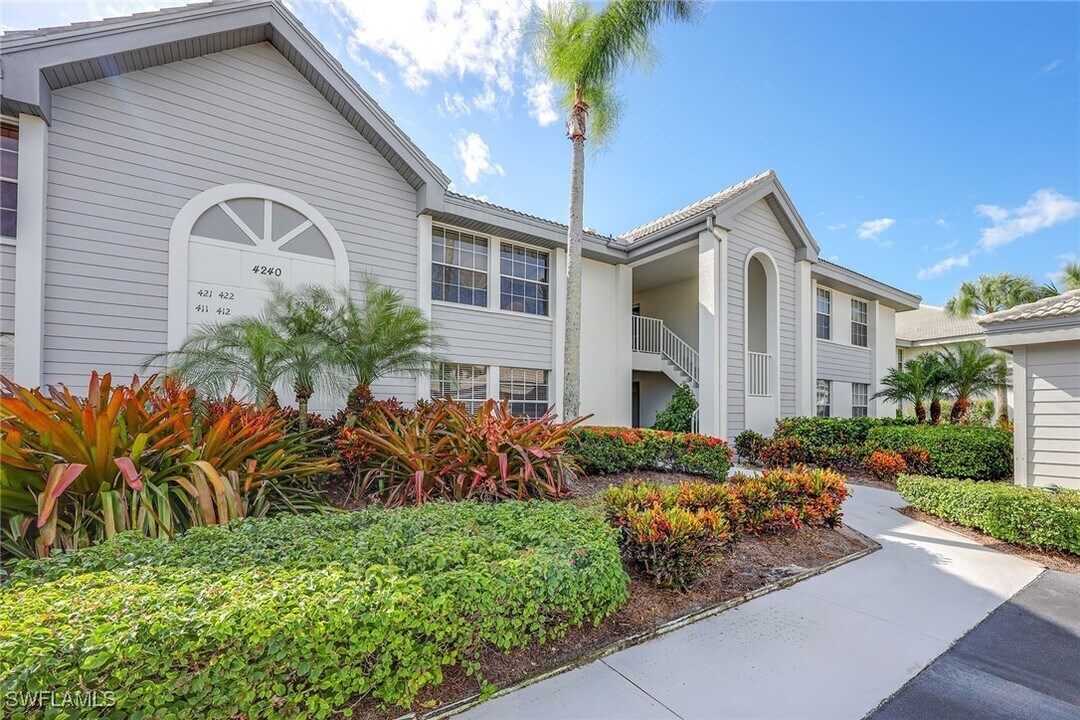 4240 Lake Forest Dr in Bonita Springs, FL - Building Photo