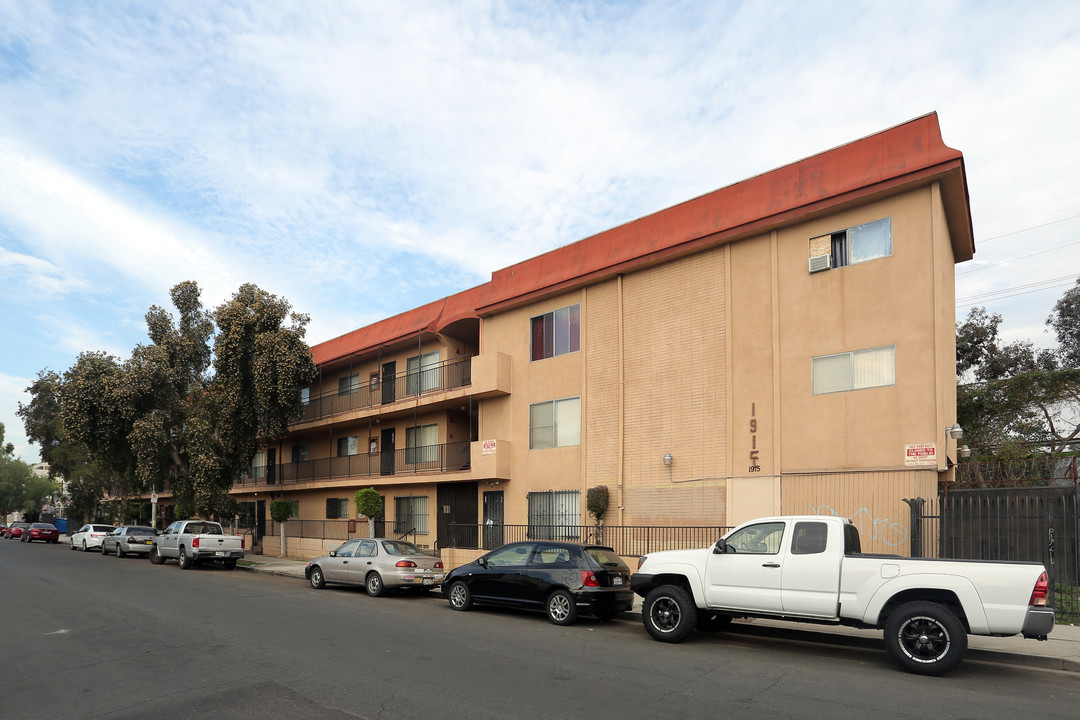 1915 W 22nd St in Los Angeles, CA - Building Photo