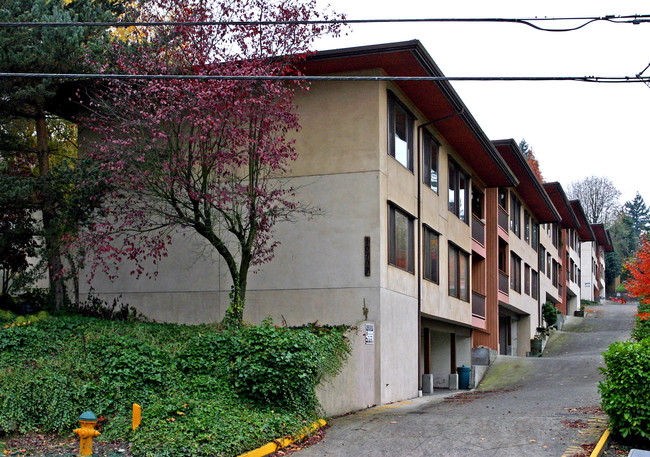 Arbutus Apartments in Seattle, WA - Building Photo - Building Photo