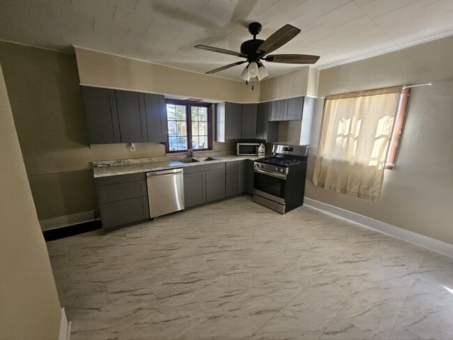 506 E Warren St in Saint Joseph, IL - Building Photo - Building Photo