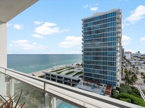 6801 Collins Ave in Miami Beach, FL - Foto de edificio - Building Photo