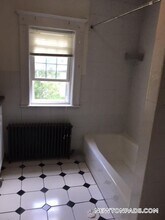 14 Hammondswood Rd in Newton, MA - Foto de edificio - Building Photo