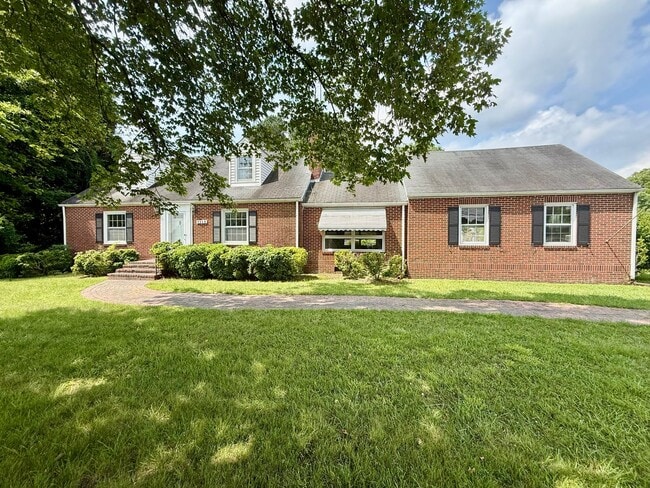 property at 1115 S Main St