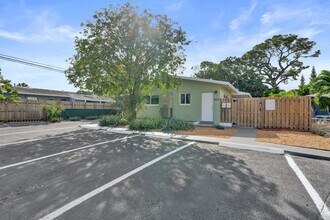 3033 NE 20th Ter, Unit 2 in Fort Lauderdale, FL - Building Photo - Building Photo