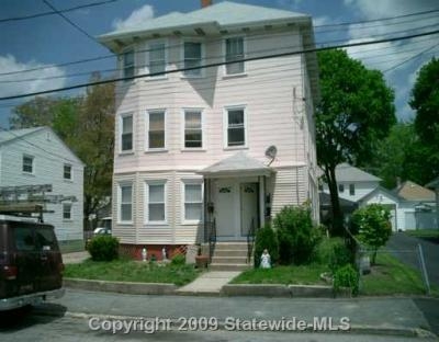 28 Warwick Rd in Pawtucket, RI - Foto de edificio