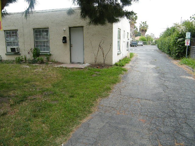 7233 Conejo Dr in San Bernardino, CA - Foto de edificio