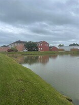 2117 Kemah Village Dr in Kemah, TX - Building Photo