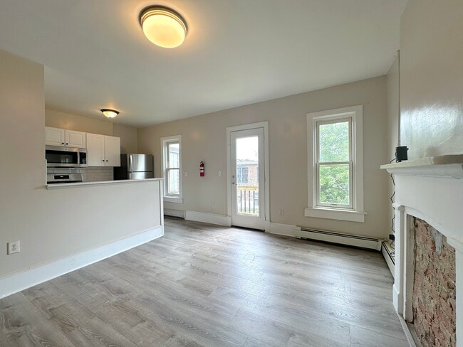 31 Spring St, Unit 2 in Newburgh, NY - Foto de edificio - Building Photo