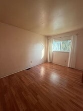 8030 Jewett Ave in Warren, MI - Foto de edificio - Building Photo