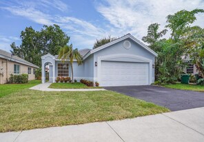 9354 Arborwood Cir in Davie, FL - Building Photo