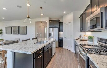 1751 Eiffel St in Lincoln, CA - Foto de edificio - Building Photo