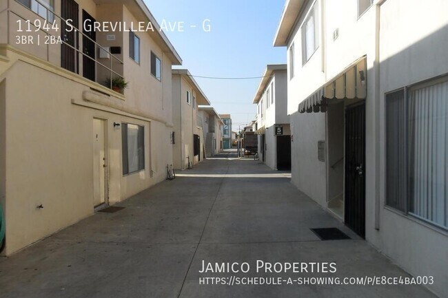 11944 S Grevillea Ave in Hawthorne, CA - Building Photo - Building Photo