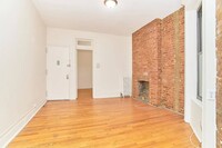 152 W 73rd St in New York, NY - Building Photo - Building Photo