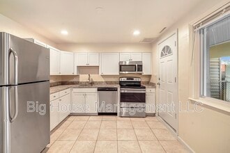 1302 Hillsway Ct in Parkville, MD - Foto de edificio - Building Photo