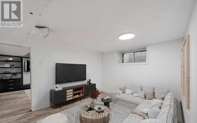 property at 538 Roxton Rd
