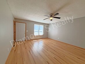 1505 W Rainey St in Ozark, MO - Building Photo - Building Photo