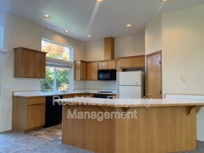 2226 Blue Heron Ct in Grants Pass, OR - Building Photo - Building Photo