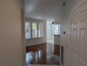 27009 Channel Ln in Santa Clarita, CA - Building Photo - Building Photo