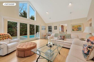 55 White Oak Ln in Westhampton Beach, NY - Building Photo - Building Photo