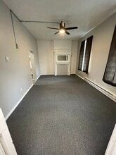 526 E 8th Ave in Munhall, PA - Building Photo - Building Photo