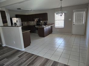 1615 Spice Spring in San Antonio, TX - Foto de edificio - Building Photo