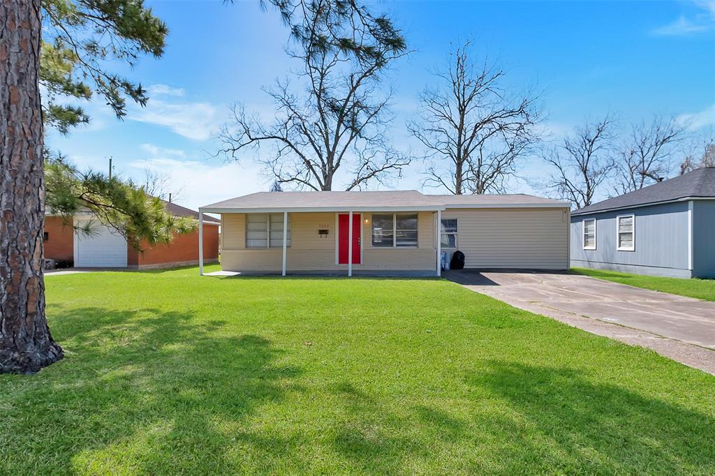 7209 Blue Jay Dr in Texas City, TX - Building Photo