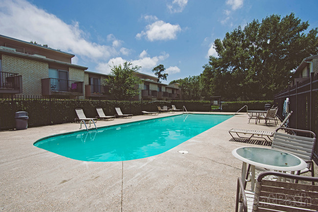 Fort Bayou Apartments in Ocean Springs, MS - Building Photo - Building Photo