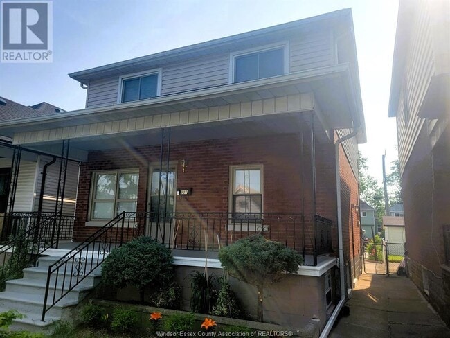 property at 907 Gladstone Ave