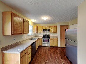 8245 Crete Ln in Blacklick, OH - Foto de edificio - Building Photo