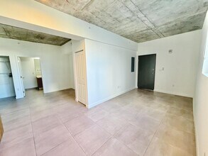 1159 NW 8th Ave in Miami, FL - Foto de edificio - Building Photo