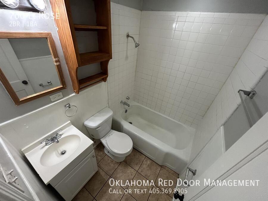 760 E Rose Dr in Midwest City, OK - Building Photo