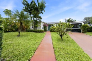 221 Princeton Dr in Lake Worth Beach, FL - Building Photo