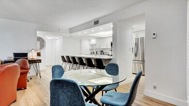 955 Dotterel Rd, Unit 2103 in Delray Beach, FL - Foto de edificio - Building Photo