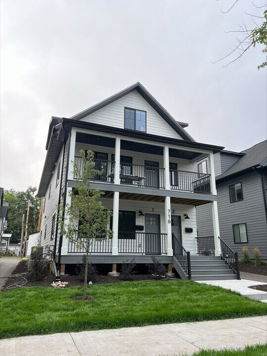 716 13th Ave SE in Minneapolis, MN - Building Photo