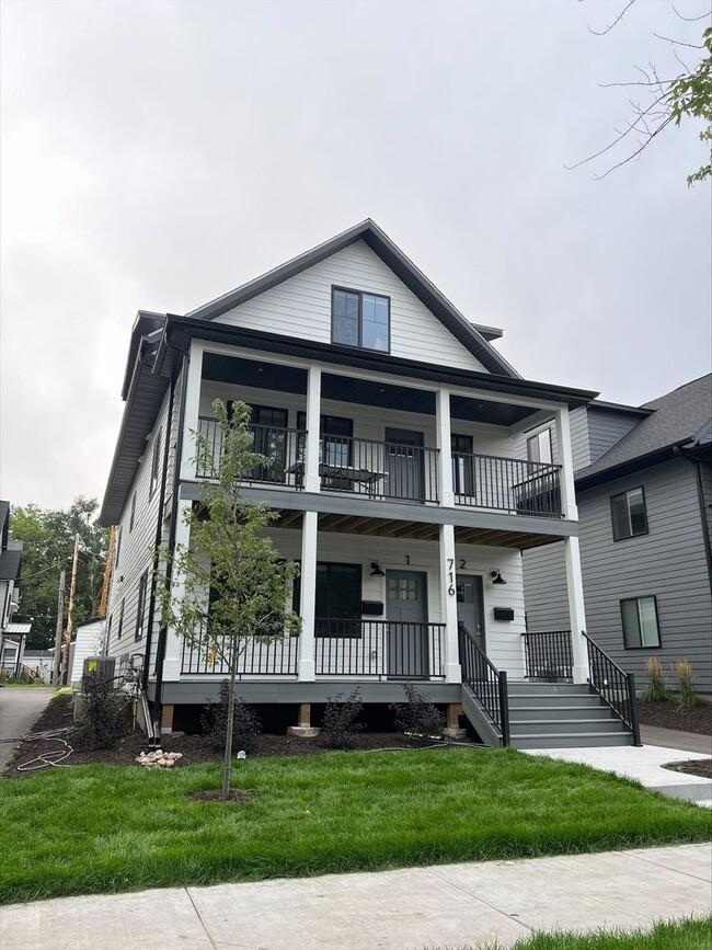 property at 716 13th Ave SE
