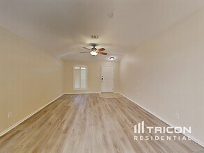 1523 Hawkwolf Creek in San Antonio, TX - Building Photo - Building Photo