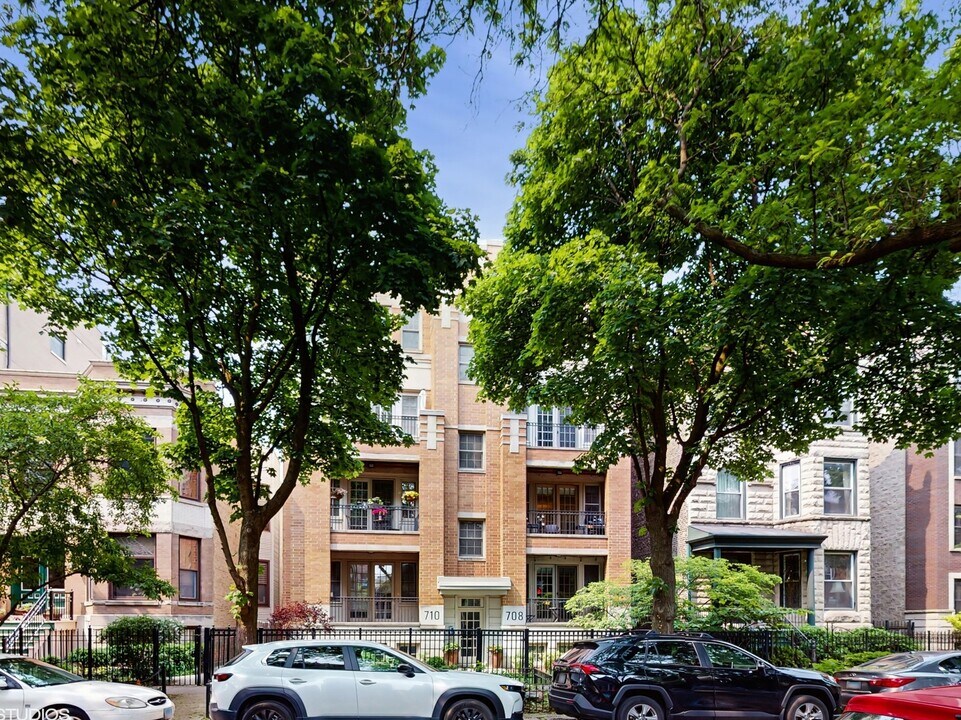 708 W Aldine Ave in Chicago, IL - Building Photo