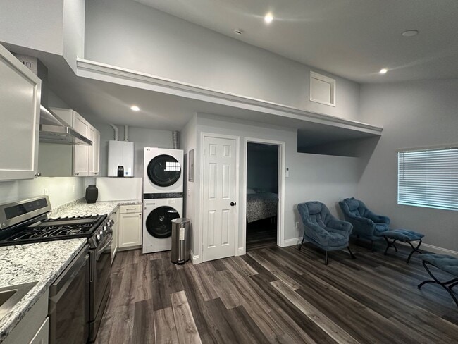 30690 Lakefront Dr in Agoura Hills, CA - Building Photo - Building Photo