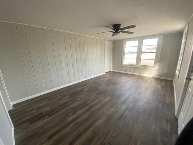 607 S Main St-Unit -A in Baytown, TX - Building Photo - Building Photo