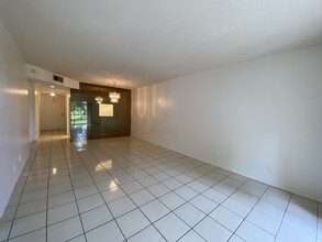 7820 N Colony Cir in Tamarac, FL - Building Photo - Building Photo