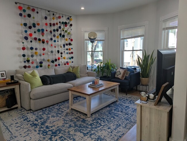 14 Seven Pines Ave, Unit 1 in Cambridge, MA - Foto de edificio - Building Photo