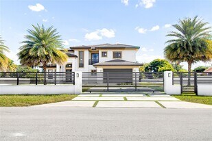 12890 NW 2nd St in Miami, FL - Building Photo