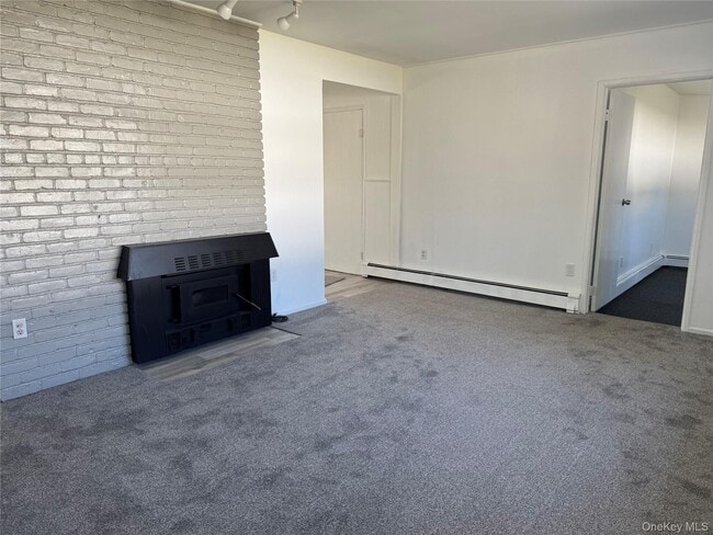 27 Gleaner Ln in Levittown, NY - Building Photo - Building Photo