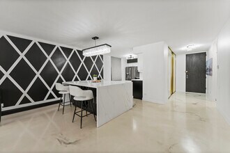 201 E Chestnut St in Chicago, IL - Building Photo - Building Photo