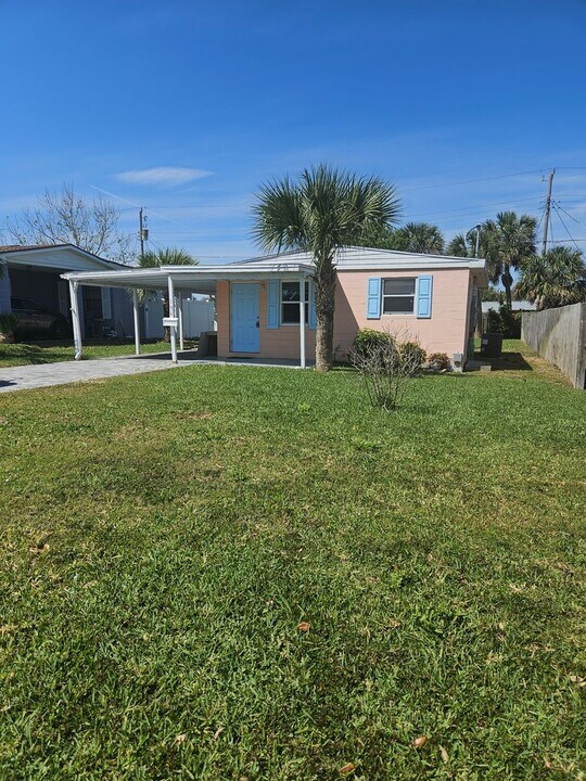 154 Holland Rd in Ormond Beach, FL - Building Photo