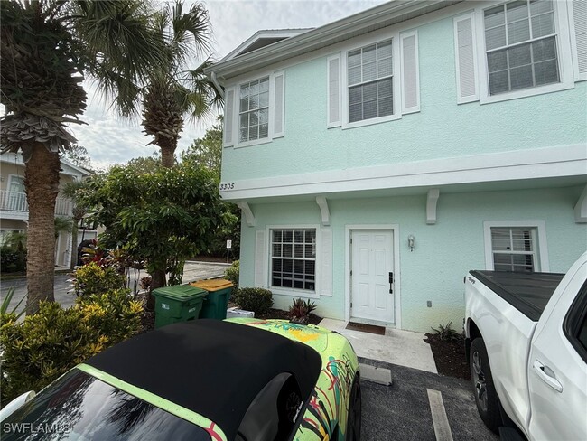 3305 Lisa Ln